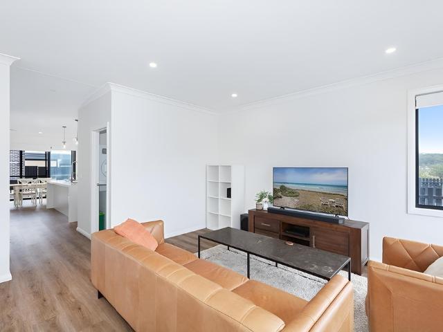 CONTEMPORARY LIVING
