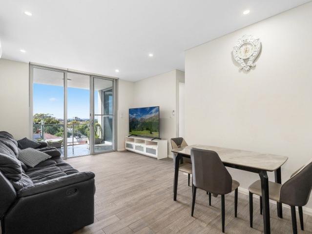 Contemporary Lifestyle Apartment with Sweeping Views