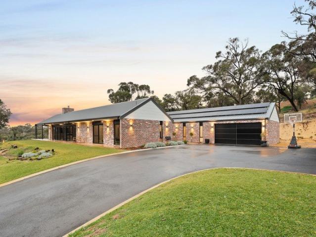 Contemporary Luxury on a Rare Lifestyle Block