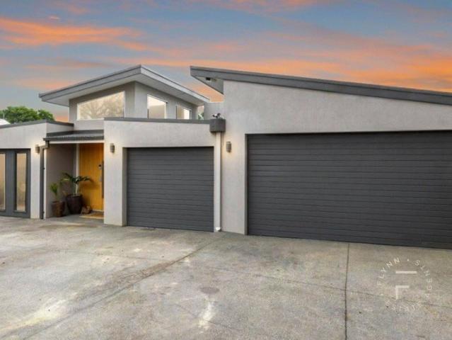 Contemporary Luxury on an Expansive 1,137sqm Approx