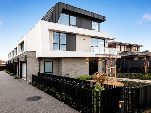 CONTEMPORARY LUXURY ACROSS THREE LIGHT FILLED LEVELS