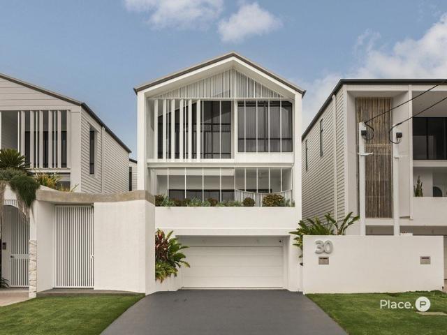 Contemporary Luxury and Exceptional Family Living in the Heart of Bulimba