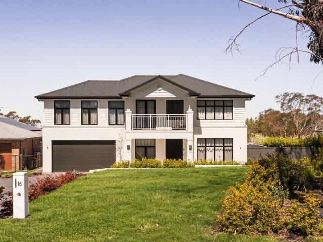 Contemporary Luxury, Exceptional Space & Blue Mountains Outlooks