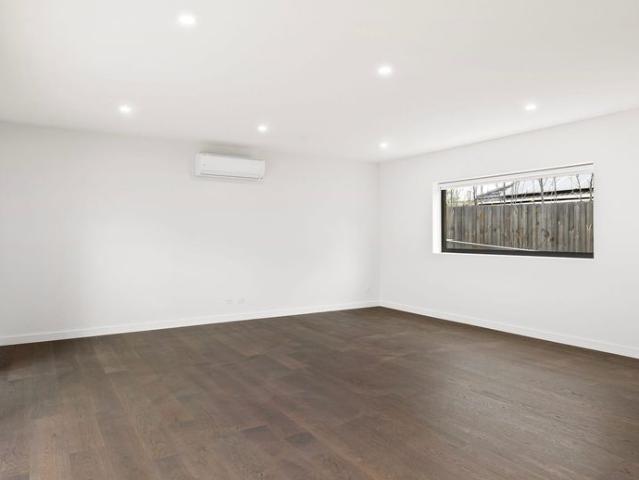 Contemporary Luxury, Exceptional Space & Effortless Bayside Living