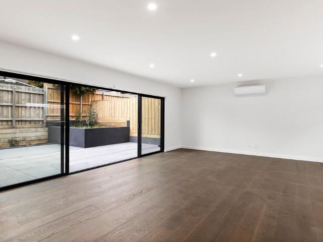 Contemporary Luxury, Exceptional Space & Effortless Bayside Living