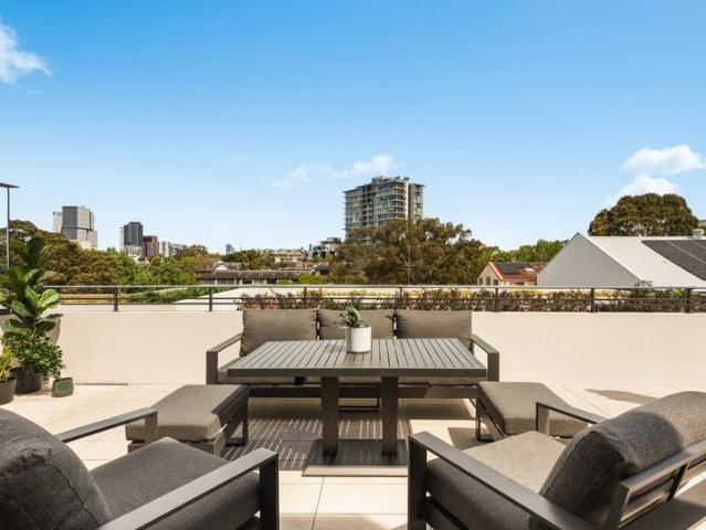 Contemporary Luxury, Expansive Entertaining Terrace & Village Convenience