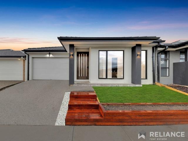 Contemporary Luxury Fully Upgraded & Move In Ready