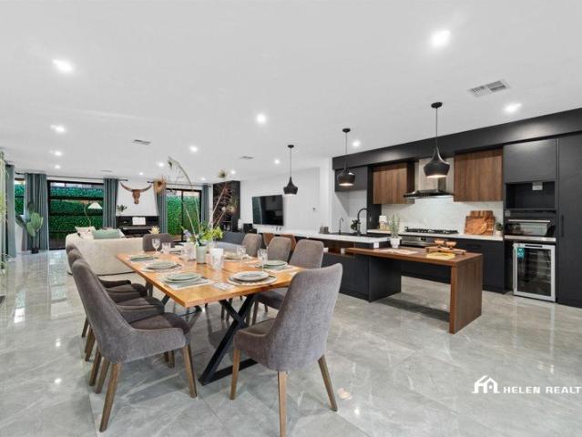 Contemporary Luxury Family Living in Prestigious Vale Park