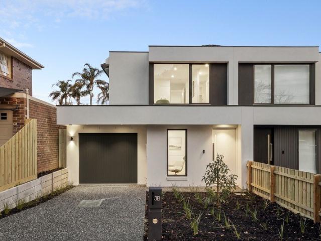Contemporary Luxury in a Coveted Parkside Pocket