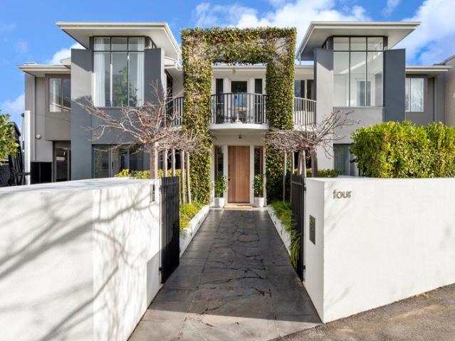 Contemporary Luxury in a Premier Geelong Address