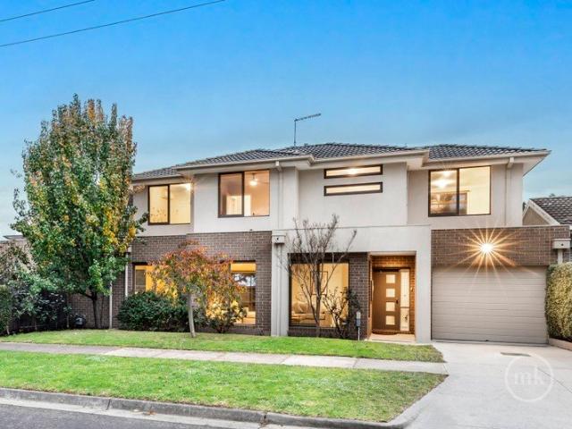 Contemporary Luxury in a Prized Pocket