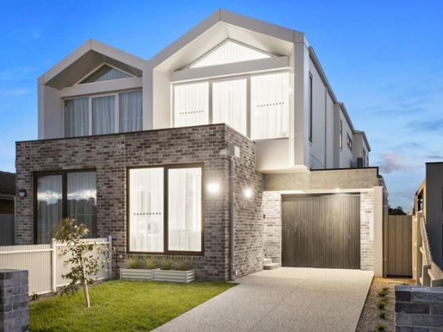 Contemporary Luxury in Altona