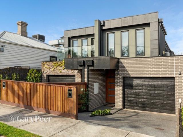 Contemporary luxury in an enviable lifestyle location