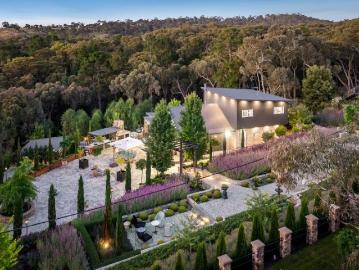 Contemporary Luxury in an Iconic Paul Bangay Designed Garden Setting