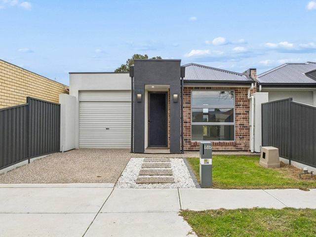 Contemporary Luxury in an Unbeatable Lifestyle Location