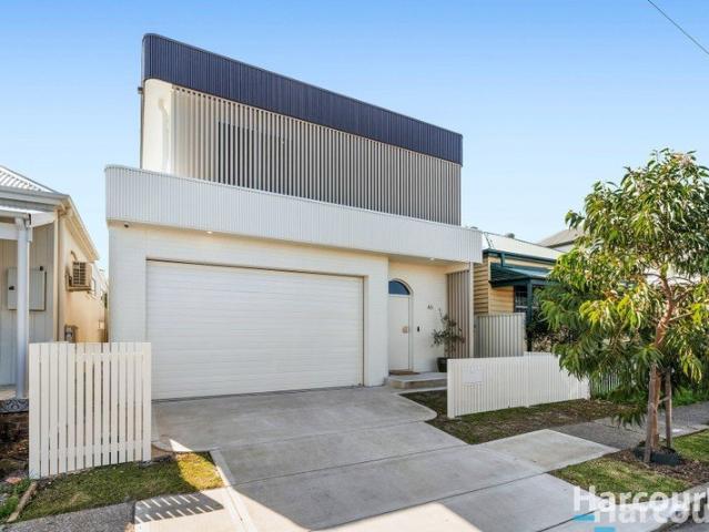 Contemporary luxury in the heart of cosmopolitan Hamilton