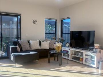 Contemporary Luxury in the Heart of Reservoir!