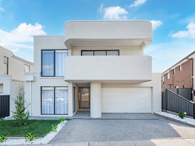 Contemporary Luxury Living with Park Views in the Heart of Greenvale Lakes