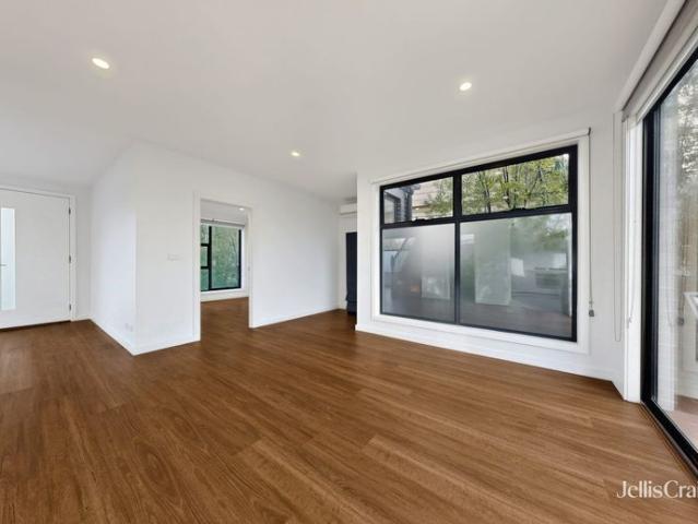 Contemporary & Luxury Living in the Enviable Moonee Ponds location!