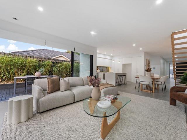 Contemporary Luxury, Premier Bonbeach Living