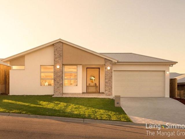 Contemporary Luxury | Spacious Family Living | Lakeside Lifestyle