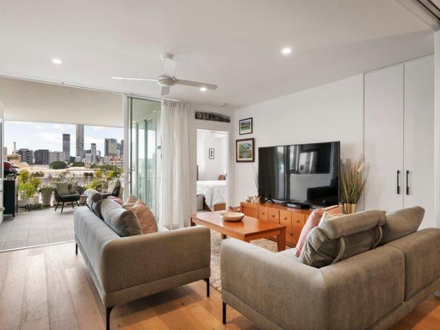 Contemporary Luxury with City Views in the Prestigious INK Residences