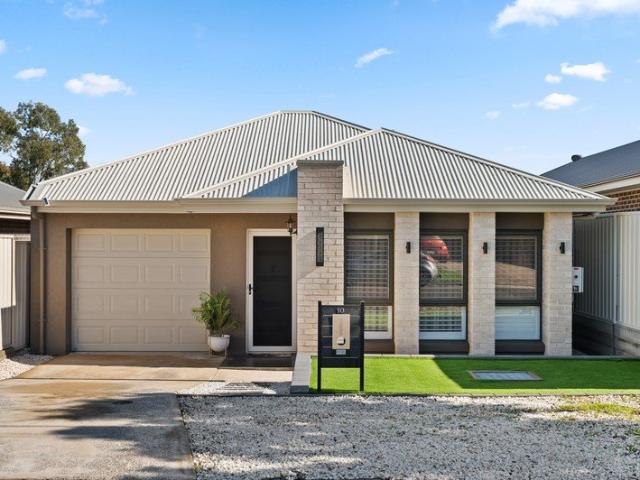 Contemporary Luxury with Effortless Family Appeal