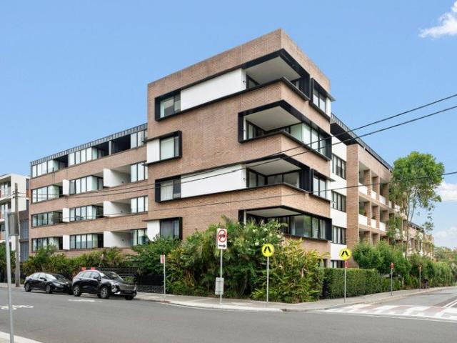 Contemporary Luxury with Exceptional Convenience
