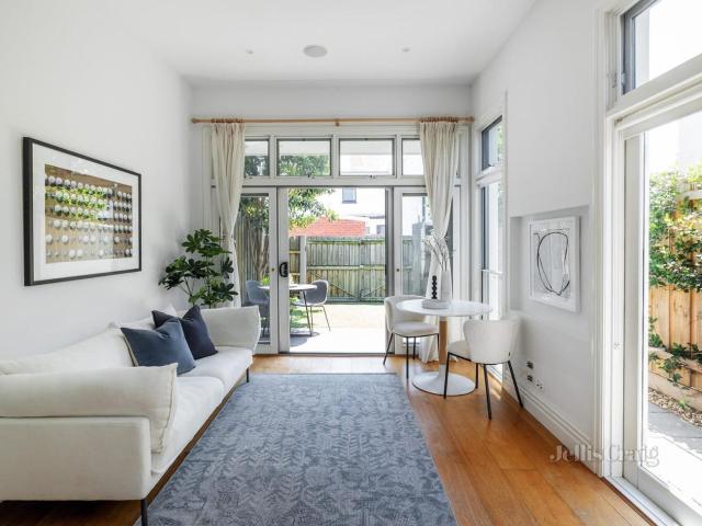 Contemporary Luxury with North Facing Rear Garden