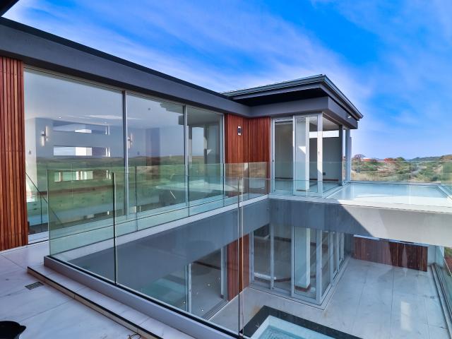 CONTEMPORARY LUXURY | 4 BEDROOM HOME | ZIMBALI LAKES ESTATE