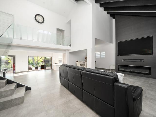 Contemporary Masterpiece | Grand Proportions
