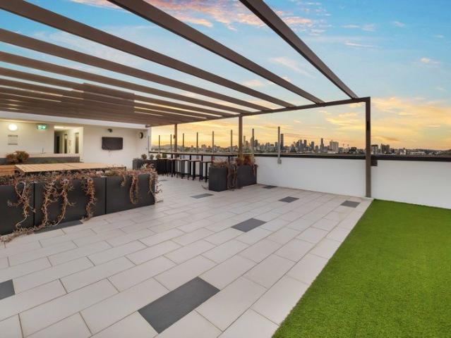 Contemporary North Facing Apartment