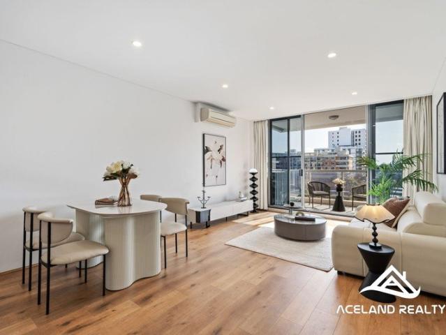 Contemporary North Facing Apartment in the Sought After Cameo Building
