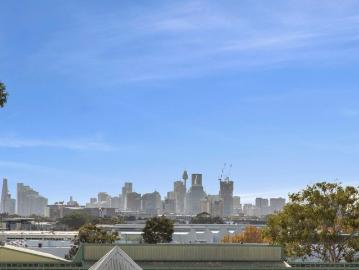 Contemporary North Facing Apartment in Prime Mascot Setting