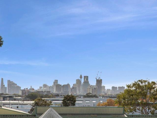 Contemporary North Facing Apartment in Prime Mascot Setting