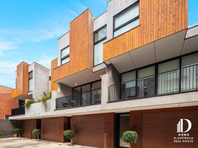 Contemporary North Facing Townhouse with Premium Finishes