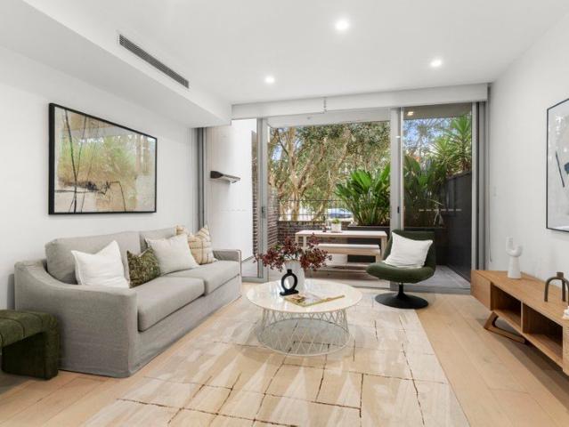 Contemporary North Facing Townhouse in Boutique Complex