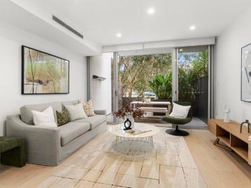 Contemporary North Facing Townhouse in Boutique Complex