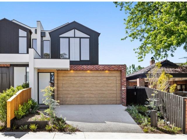 Contemporary New Build in Coveted Dendy Village