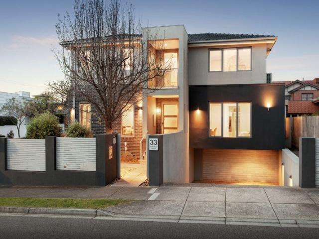 Contemporary Sophistication in a Coveted Caulfield North Setting