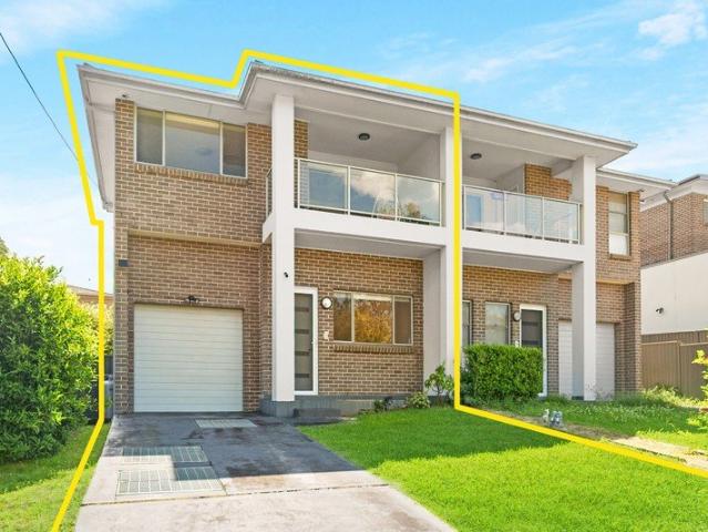 Contemporary Sophistication in a Prime Dundas Valley Setting
