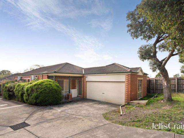 Contemporary single level comfort with spacious alfresco deck