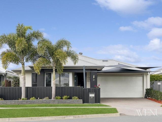 Contemporary Single Level Living in the Heart of Gainsborough Greens