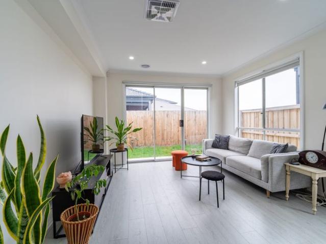 Contemporary & Spacious Living in the Heart of Wollert!