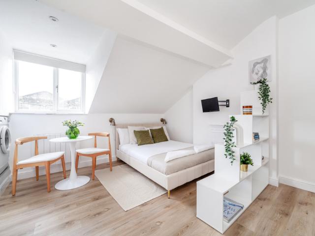 Contemporary Studio with Parking, Finsbury Park 04