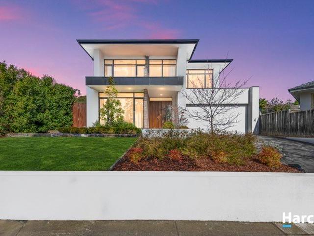 Contemporary Stunner, Rich in Lifestyle