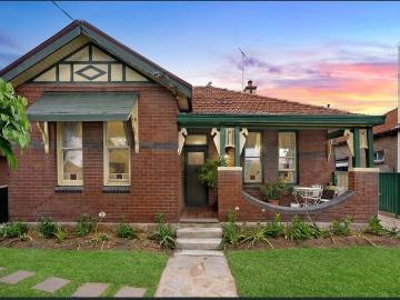 Contemporary Style and Unrivalled Location