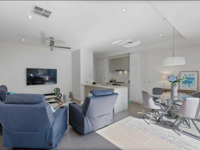 Contemporary Style & Easy Living in St Clair