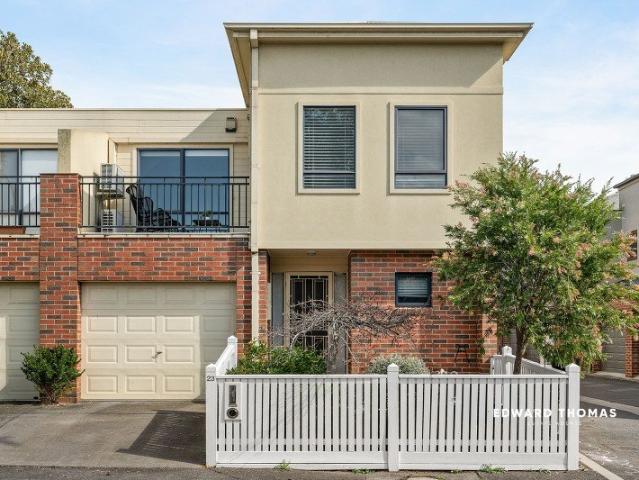 Contemporary Style, Effortless Kensington Living