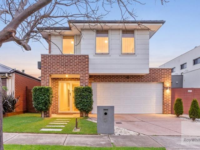 Contemporary Style & Effortless Living!